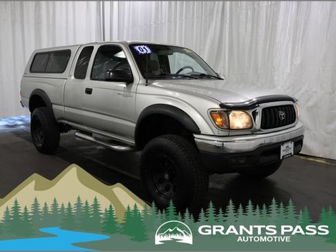Used 2001 Toyota Tacoma 4x4 Xtracab w/ SR5 Pkg w/ Chrome Pkg image 1