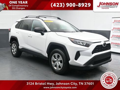 Used 2021 Toyota RAV4 LE image 1