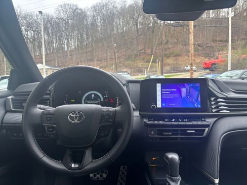 Used 2025 Toyota Camry SE image 35