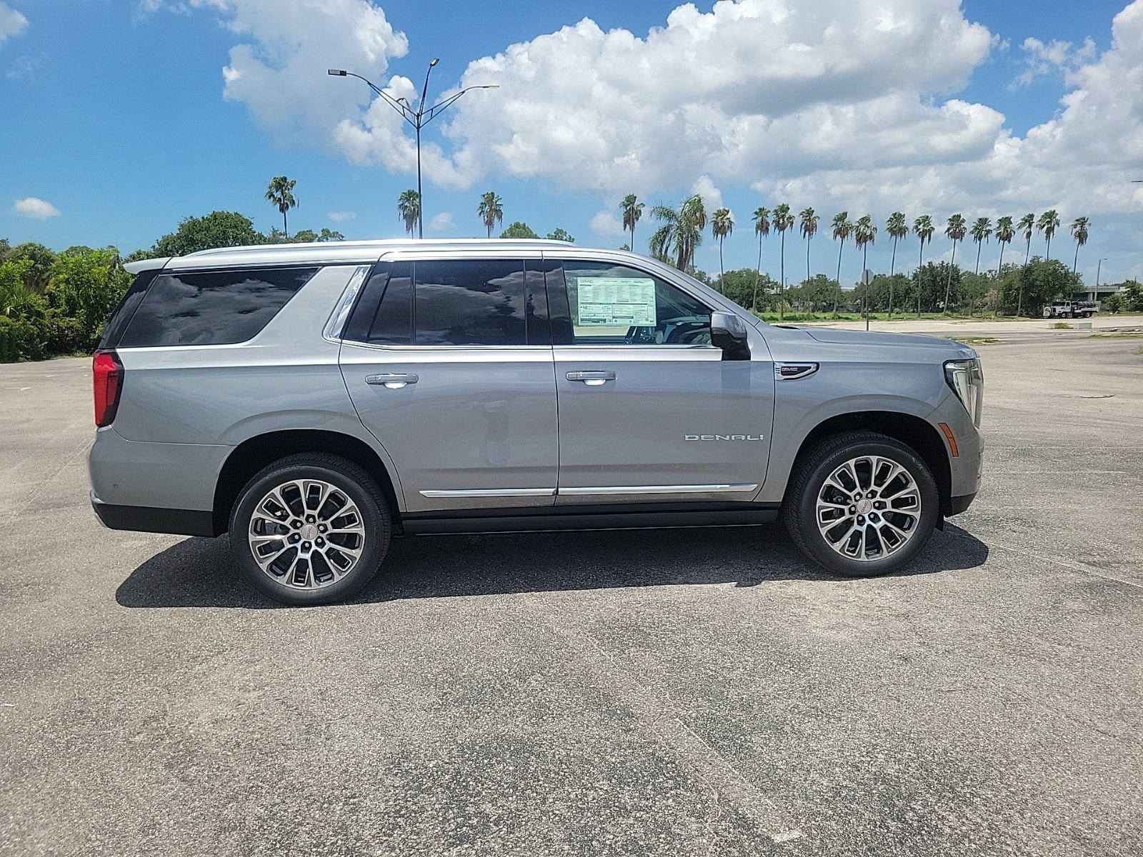 New 2026 GMC Yukon Denali w/ Denali Reserve Package AWD/4WD image 4