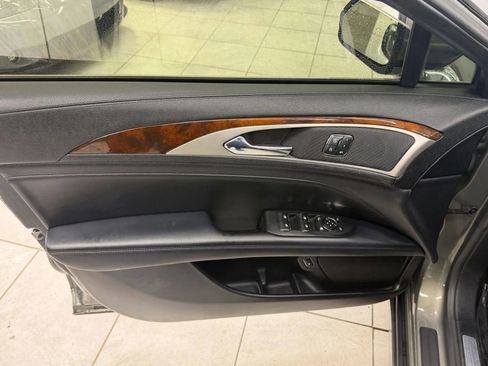 Used 2017 Lincoln MKZ Reserve FWD image 13