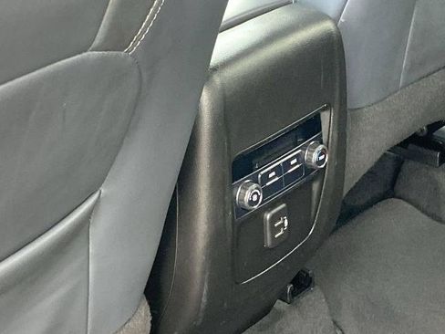 Used 2019 Buick Enclave Essence FWD image 17
