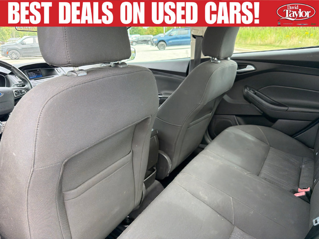 Used 2015 Ford Focus SE w/ SE Cold Weather Package FWD image 21