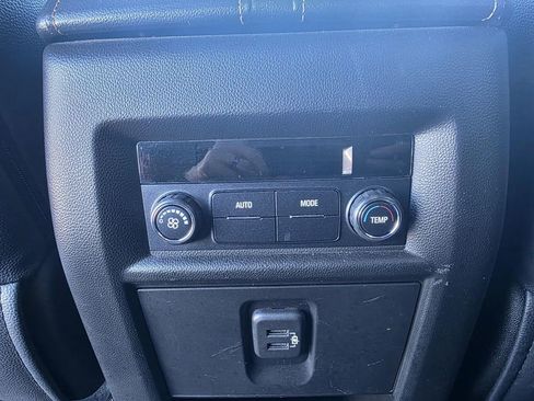 Used 2021 Chevrolet Traverse LT image 28