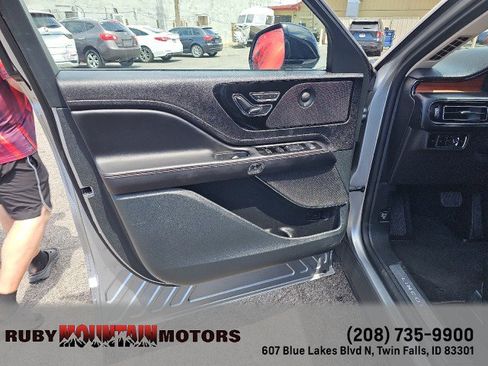 Used 2024 Lincoln Aviator Reserve AWD/4WD image 10