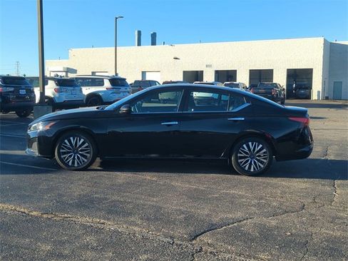 Used 2024 Nissan Altima 2.5 SV image 6