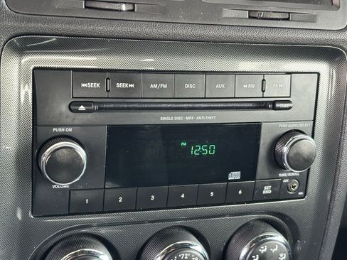 Used 2012 Dodge Challenger SXT image 5