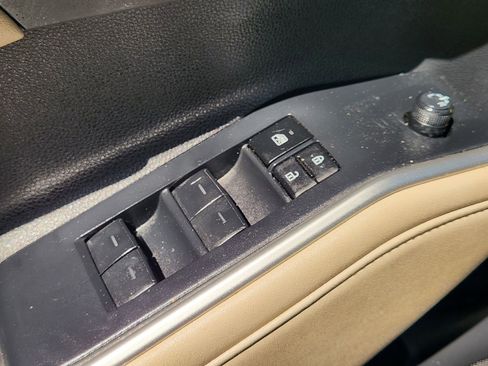 Used 2023 Toyota Highlander XLE image 26