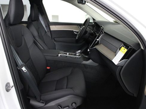 New 2025 Volvo XC90 B6 Plus image 10