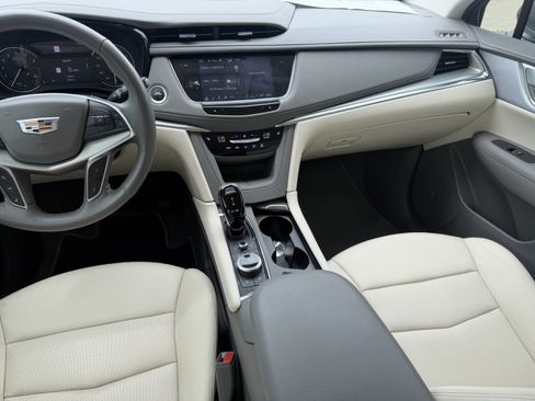 Certified 2024 Cadillac XT5 Premium Luxury FWD image 12