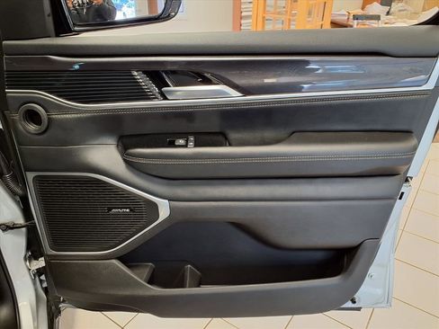 Used 2024 Jeep Wagoneer 2WD image 12