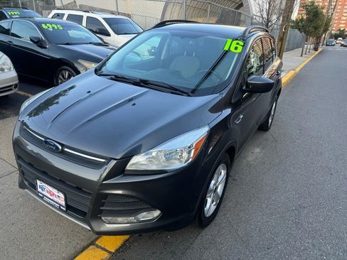 Used 2016 Ford Escape SE w/ Equipment Group 201A image 4