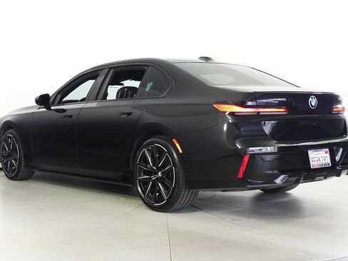 Used 2023 BMW 740i w/ Parking Assistance Package RWD image 9