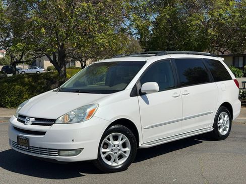 Used 2005 Toyota Sienna XLE Limited AWD/4WD image 1