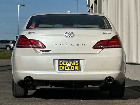 Used 2010 Toyota Avalon Limited image 5