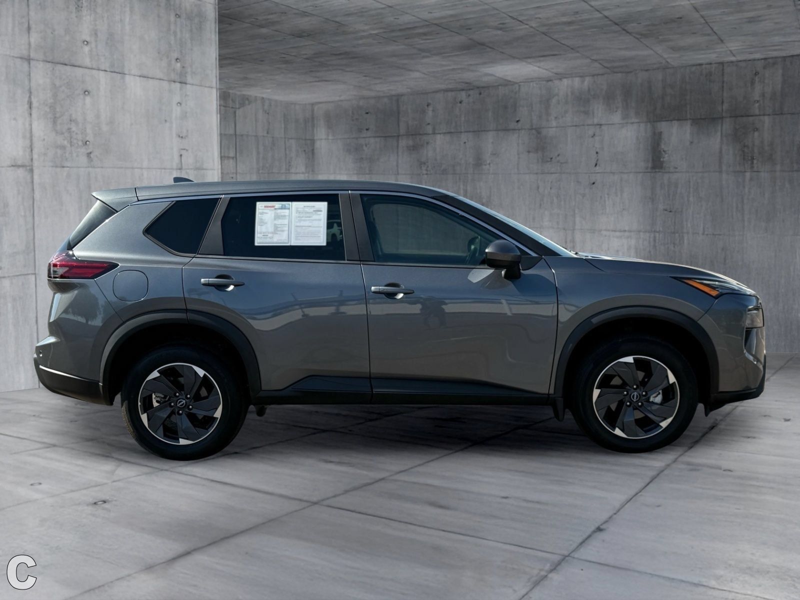 Used 2024 Nissan Rogue SV FWD image 8