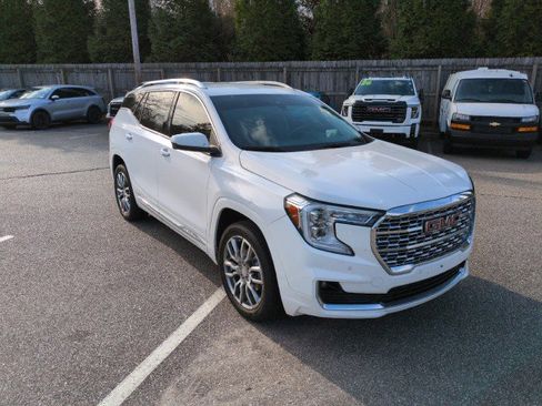 Used 2022 GMC Terrain Denali image 1