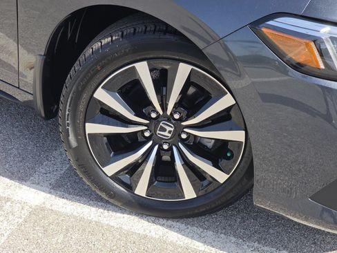 Used 2024 Honda Civic EX-L image 9