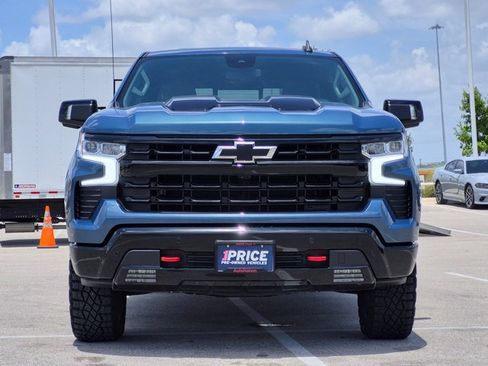Used 2024 Chevrolet Silverado 1500 LT Trail Boss w/ Convenience Package II AWD/4WD image 2