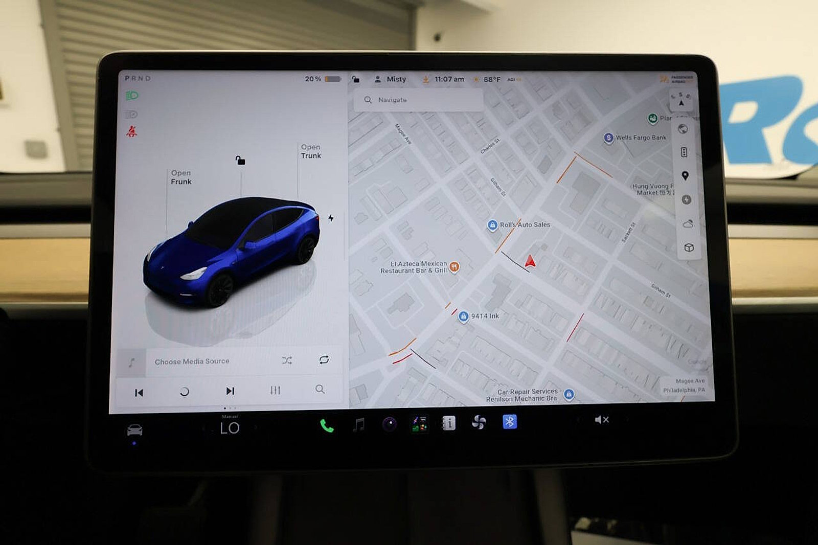 Used 2022 Tesla Model Y Long Range AWD/4WD image 23