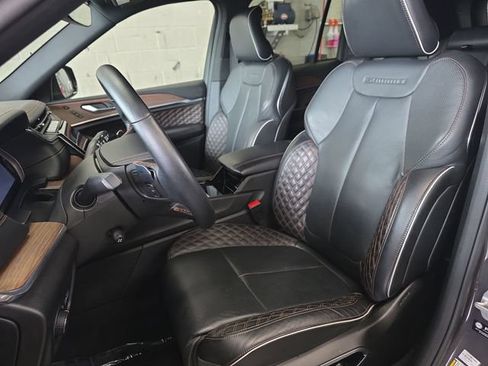 Used 2025 Jeep Grand Cherokee Summit AWD/4WD image 16