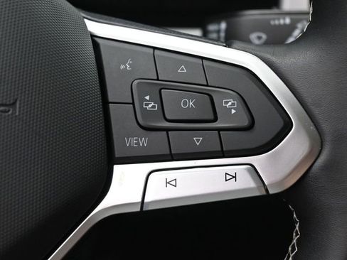 Used 2023 Volkswagen Atlas SE w/ Panoramic Sunroof Package image 18