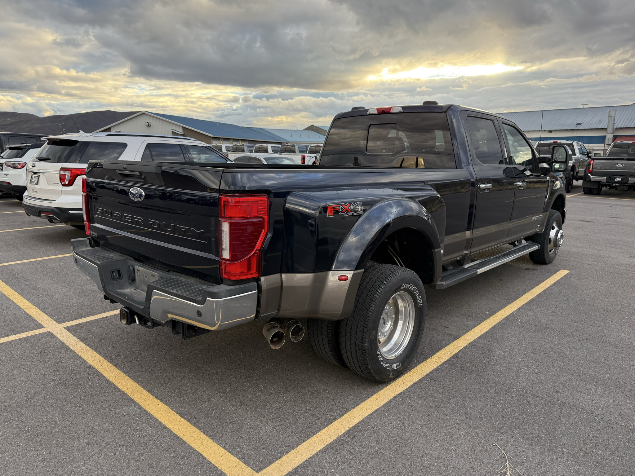 Used 2022 Ford F350 Lariat w/ Lariat Ultimate Package AWD/4WD image 6