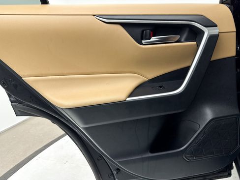 Used 2023 Toyota RAV4 XLE image 33