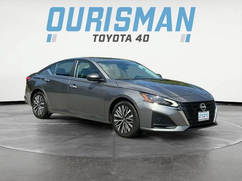 Used 2024 Nissan Altima 2.5 SV FWD image 1