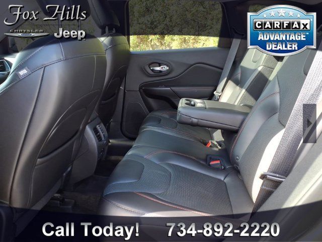 Used 2019 Jeep Cherokee Trailhawk AWD/4WD image 11