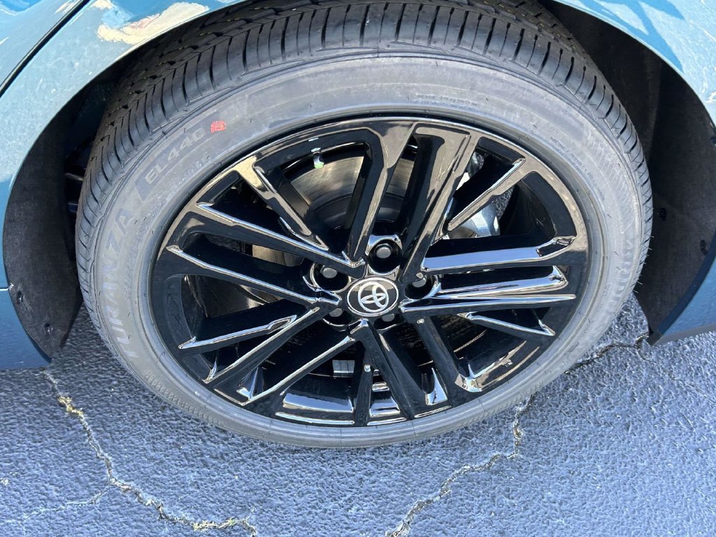New 2026 Toyota Camry Hybrid FWD image 9