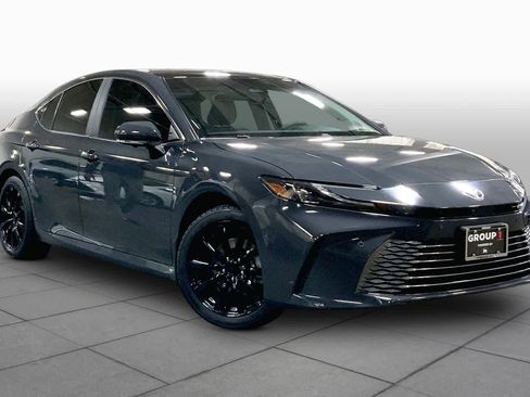 Used 2025 Toyota Camry XLE w/ Premium Plus Package image 3