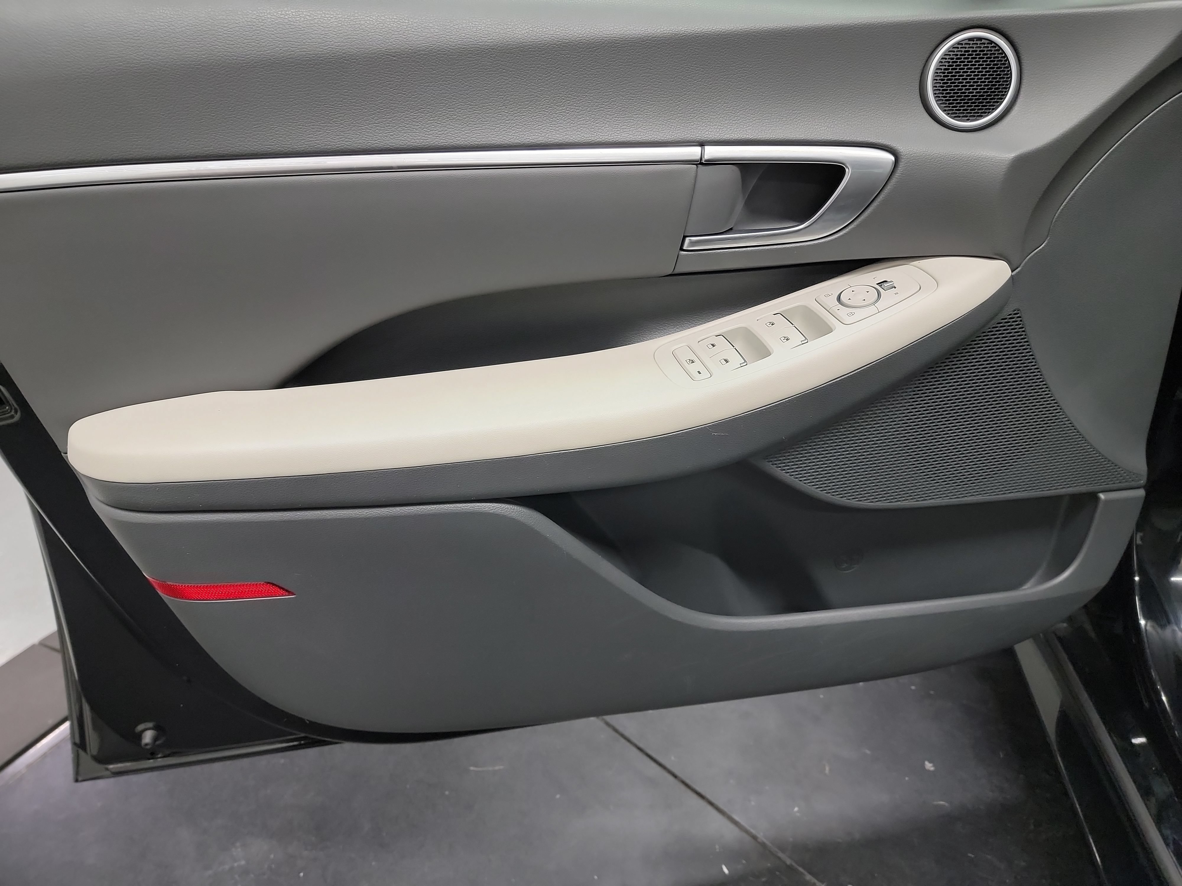 Used 2023 Hyundai Sonata SEL w/ Convenience Package FWD image 13