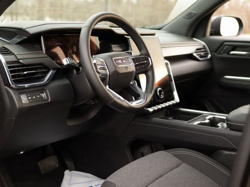 Used 2025 GMC Acadia Elevation image 9