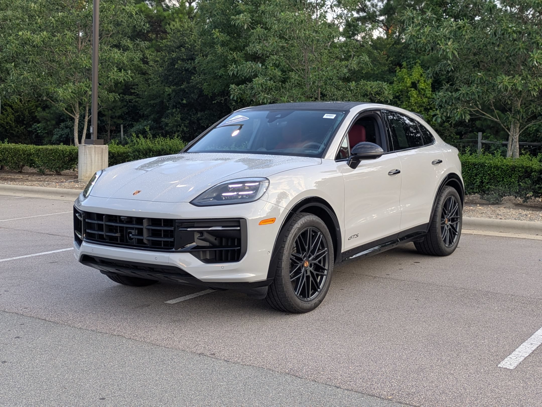 Used 2025 Porsche Cayenne GTS AWD/4WD image 8