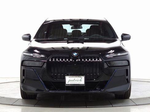 Used 2023 BMW 760i xDrive image 2