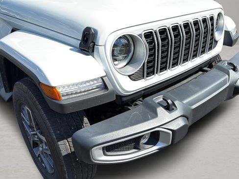Used 2026 Jeep Wrangler Unlimited Sahara AWD/4WD image 10