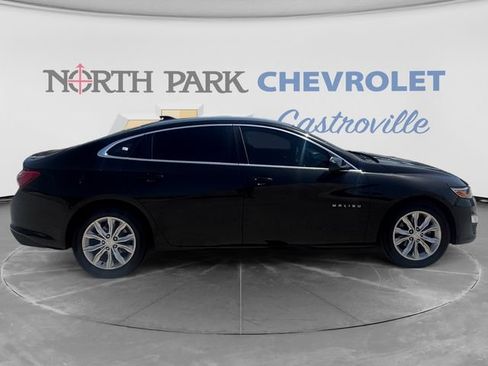 Used 2021 Chevrolet Malibu LT FWD image 2