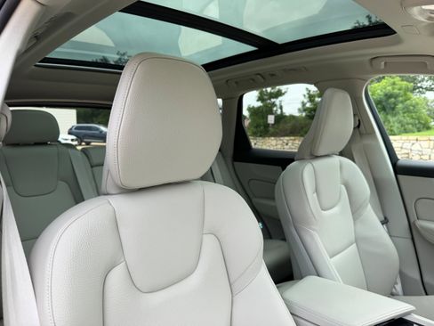 Certified 2023 Volvo XC60 B5 Plus FWD image 11