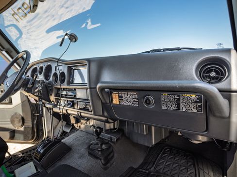 Used 1990 Toyota Land Cruiser AWD/4WD image 32