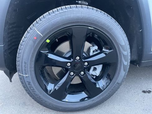 New 2025 Jeep Grand Cherokee L Limited w/ Black Appearance Package image 10