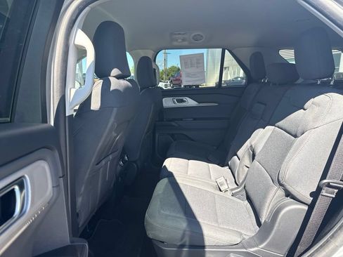 Used 2025 Ford Explorer Active AWD/4WD image 28