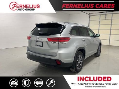 Used 2017 Toyota Highlander XLE w/ Carpet Mat Package AWD/4WD image 8