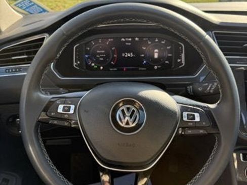 Certified 2021 Volkswagen Tiguan SEL image 19