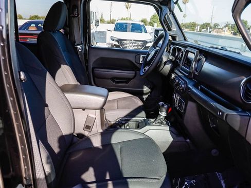 Used 2023 Jeep Gladiator Sport AWD/4WD image 21
