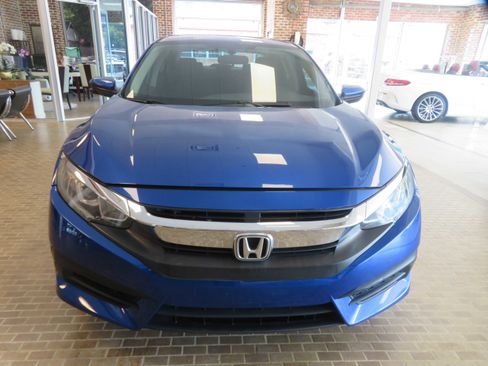Used 2018 Honda Civic EX image 2