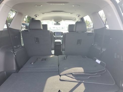 Certified 2023 GMC Acadia SLT AWD/4WD image 8