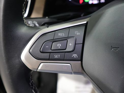 Used 2025 Volkswagen Atlas SE AWD/4WD image 30