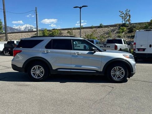 Used 2024 Ford Explorer XLT w/ Equipment Group 202A AWD/4WD image 9
