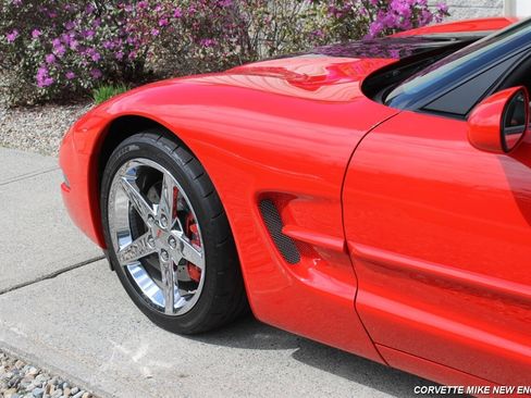 Used 2001 Chevrolet Corvette Convertible w/ Preferred Equipment Group2 RWD image 14